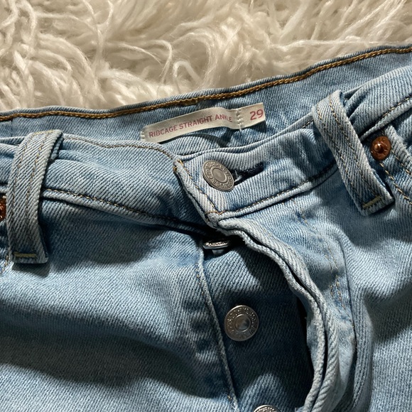 Levi’s Ribcage Straight Ankle Jeans - Picture 2 of 4